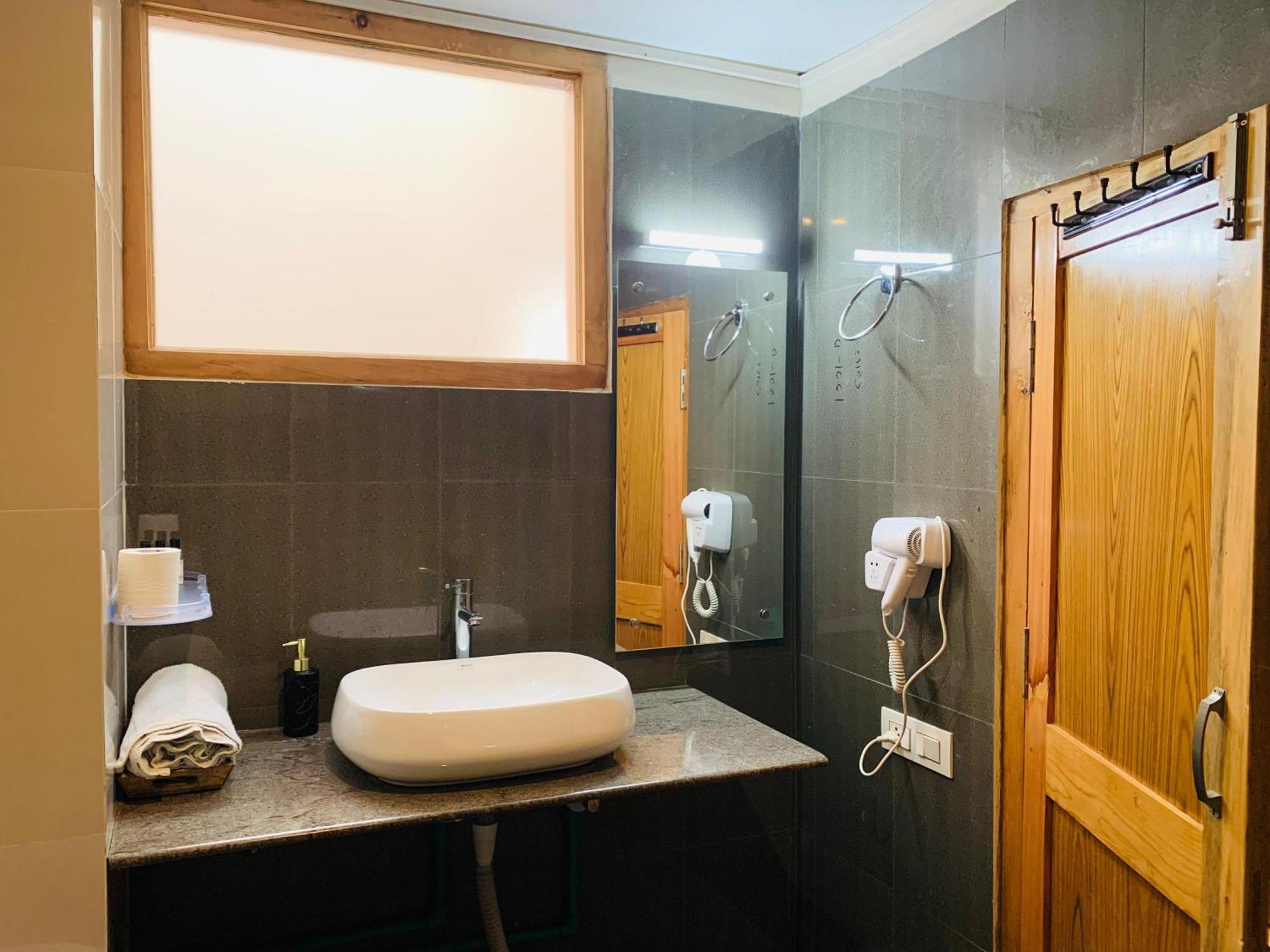 The Bulevar - Whispering Willows Otel Sissu Dış mekan fotoğraf